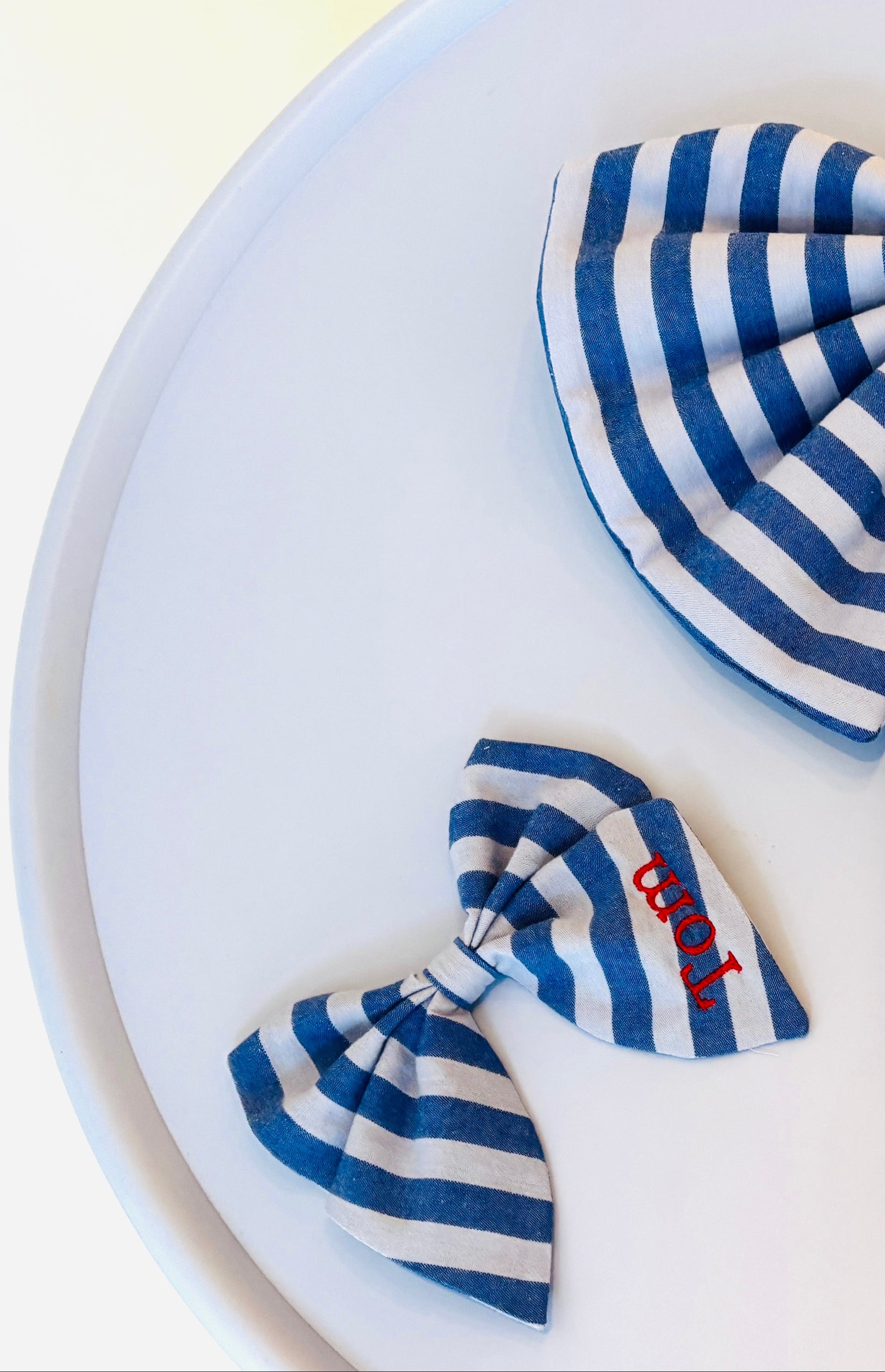 Gepersonaliseerde Bow small - Blue stripes